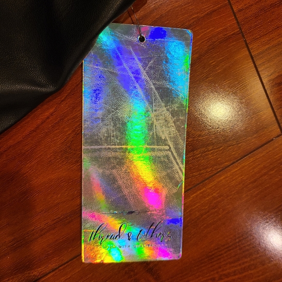 Threads & Others Black Push Up Leggings Size Large - Picture 3 of 8